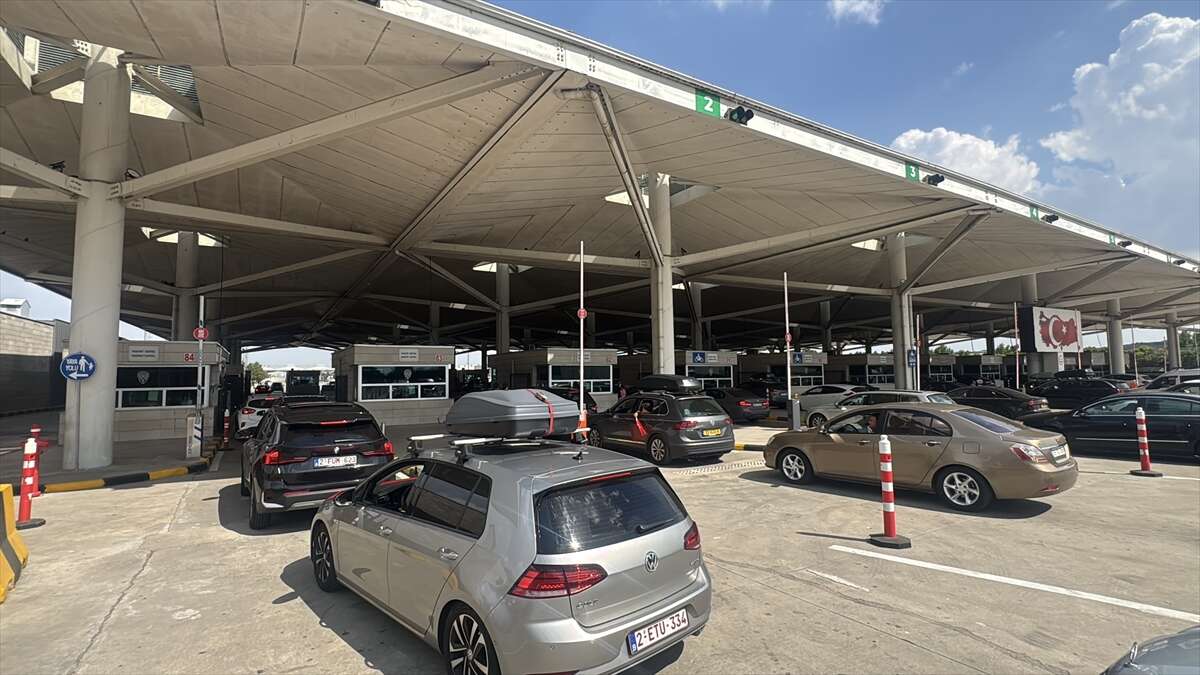 Türk bayraklarıyla yurda dönüş başladı! 365 günlük Konya hasreti sona erdi 5